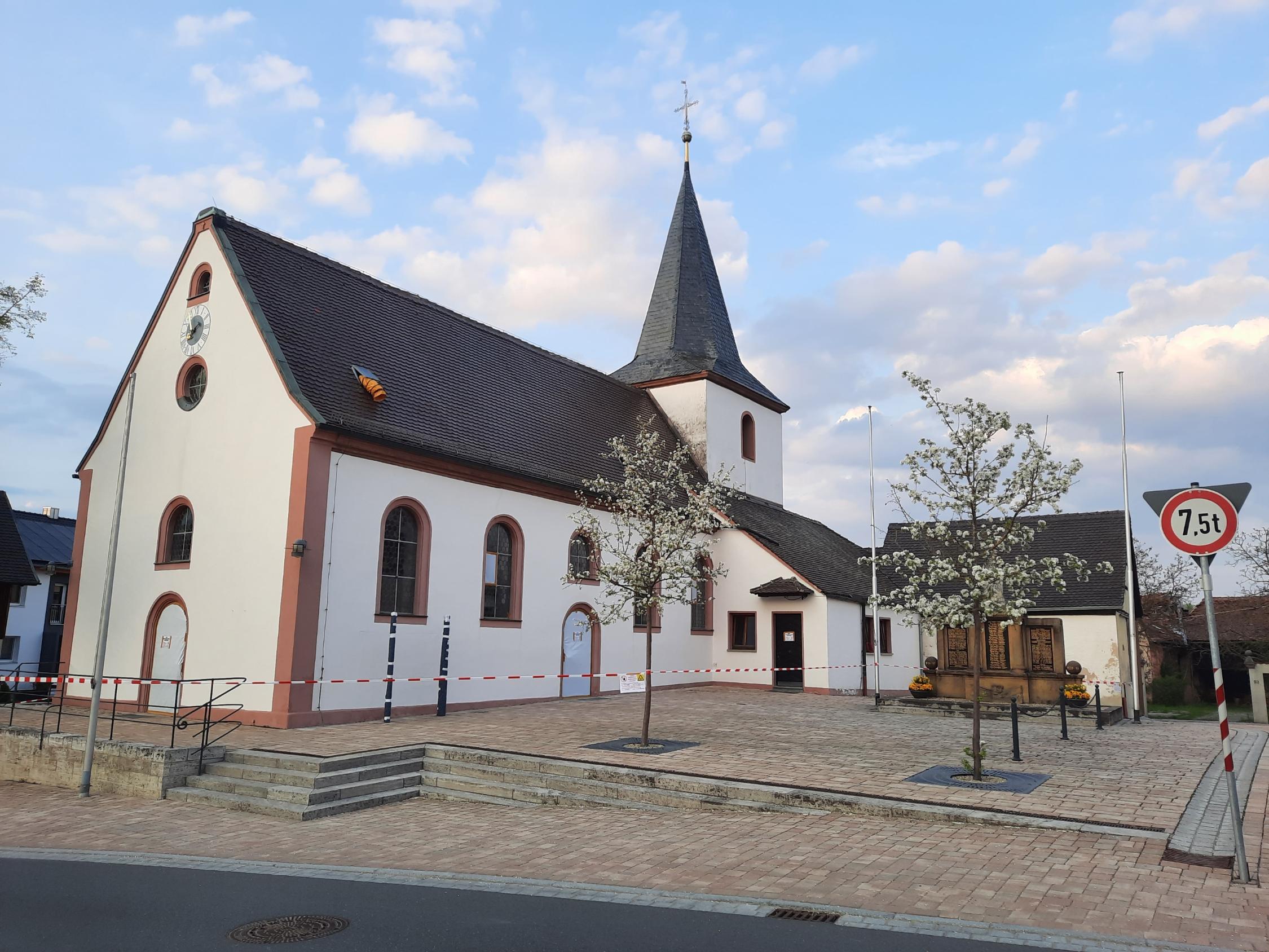 Abgesperrte St. Laurentius Kirche. Begasung St. Laurentius Kirche