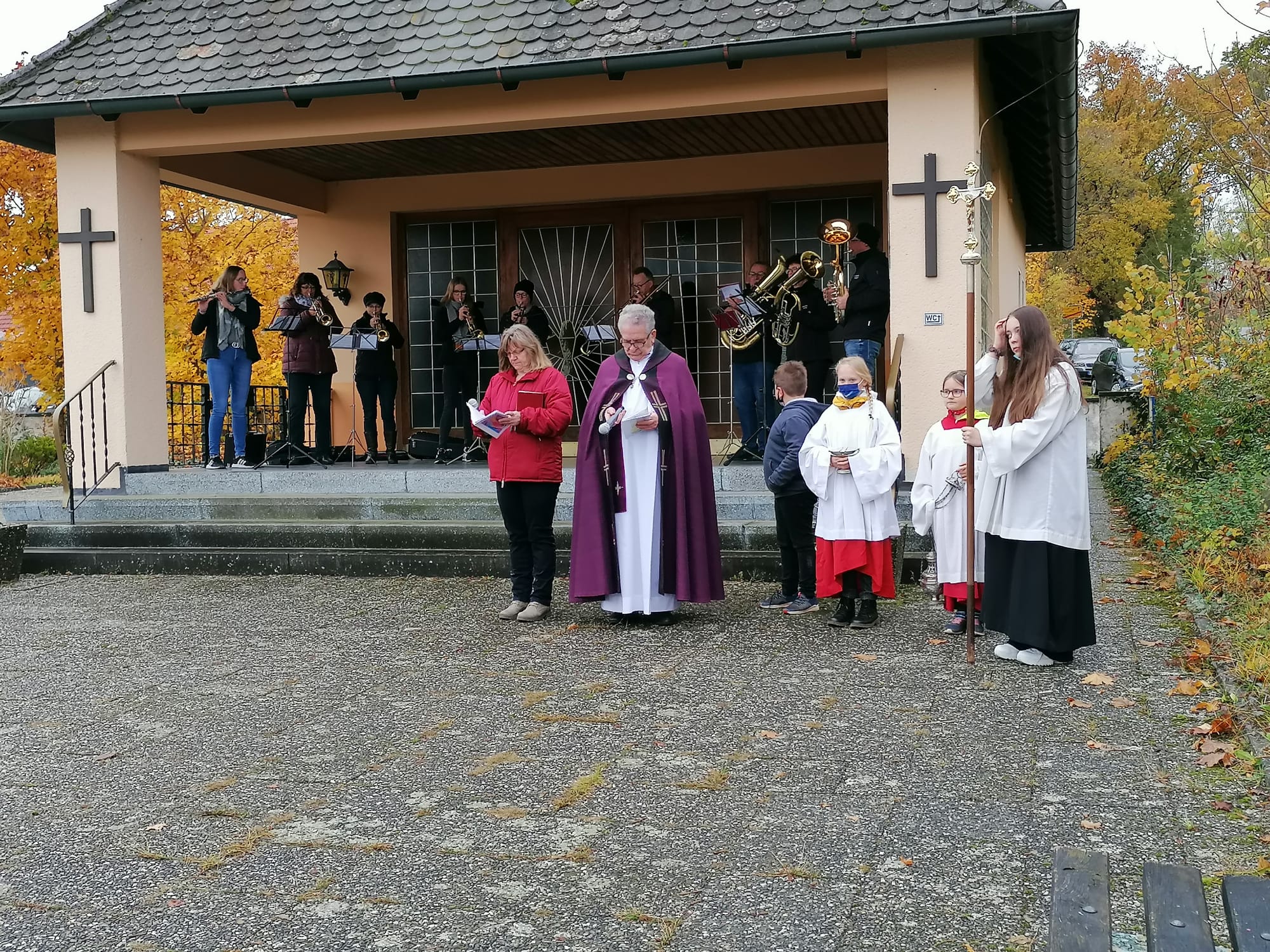 Andacht am Friedhof an Allerheiligen Urnengräber